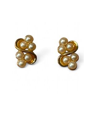 Vintage 90s Richelieu Gold & Pearl Cluster Earrings